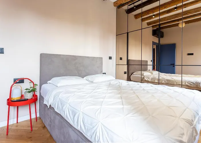 Circle Rooms